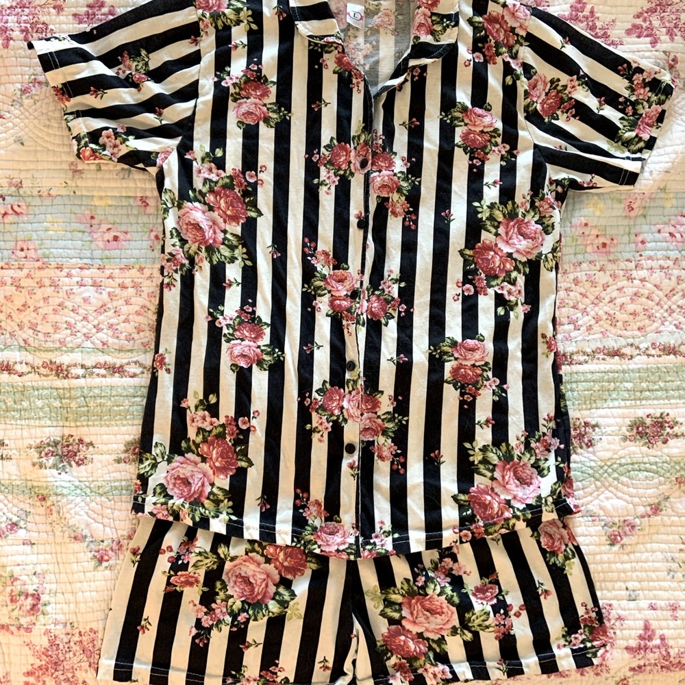 2 piece short pyjamas.